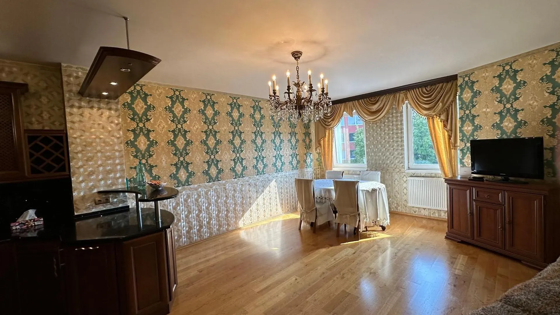 Emerald Suite location