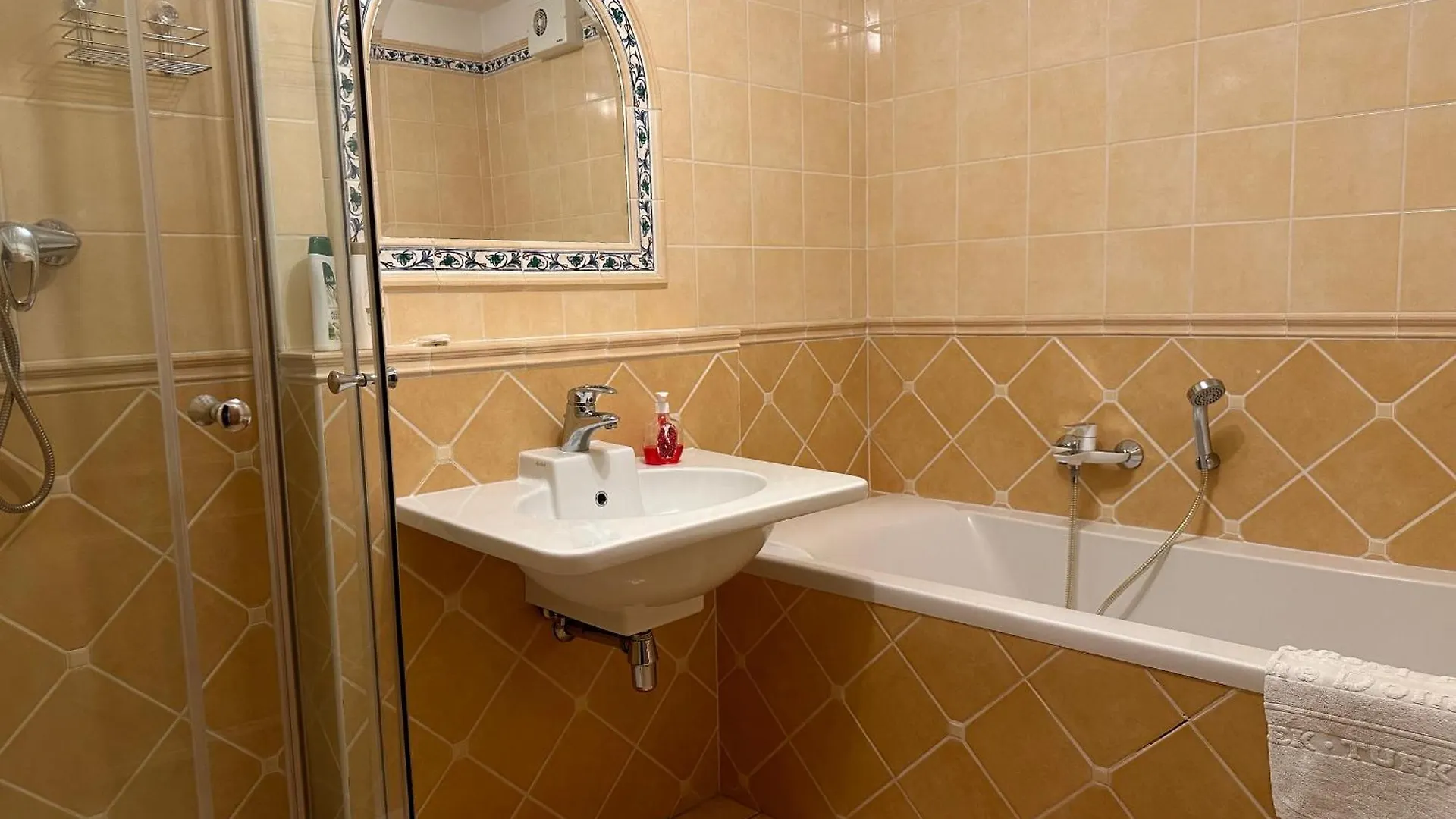 Emerald Suite Prague Apartment